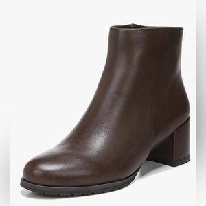 NIB: NaturalizerNIB: Naturalizer Women’s Bay Leather Weatherproof Ankle Bootie.